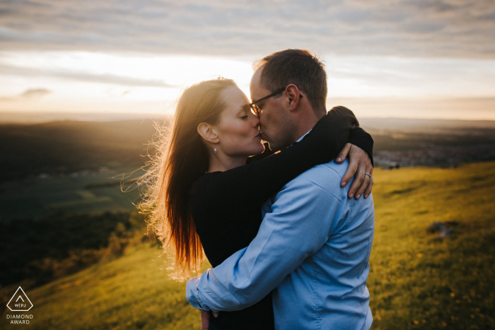 Kirchheim an der Teck engagement portrait shooting dans la nature au coucher du soleil