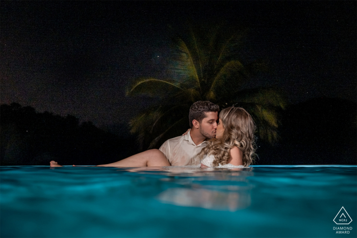 Santa Teresa, Espírito Santo, Brazil  e-Session with a couple in the blue pool