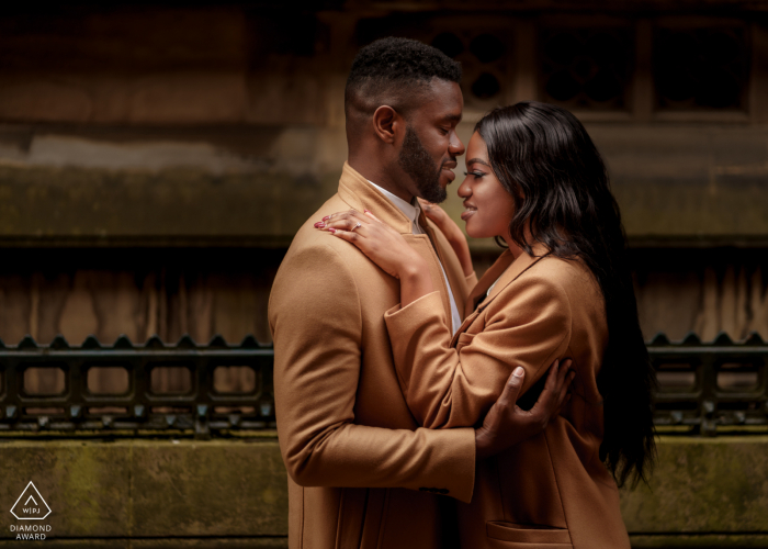 Angleterre séance de fiançailles avec un couple au Manchester City Centre