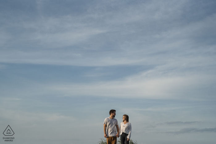 Sesión de retrato de pareja de Brasil con la eternidad al lado del otro en el Parque do Flamengo, Río de Janeiro