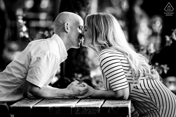 Italy pre wedding portrait session with engaged lovers in Spoleto with a kiss over the table Italy pre wedding portrait session with engaged lovers in Spoleto with a kiss over the table