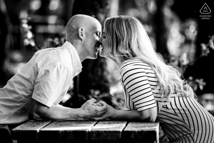 Italy pre wedding portrait session with engaged lovers in Spoleto with a kiss over the table