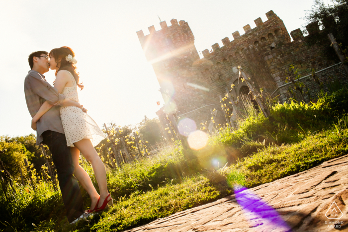 Sesión de retrato pre boda de Wine Country con amantes comprometidos