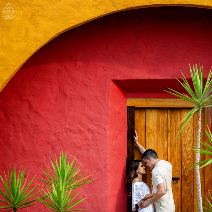 Brasilien vor der Hochzeit und Verlobungsfotografie in der sehr farbenfrohen Stadt Pirenópolis