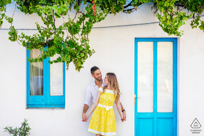 Anvitolocapo beach friends hand in hand for an artistic engagement photo