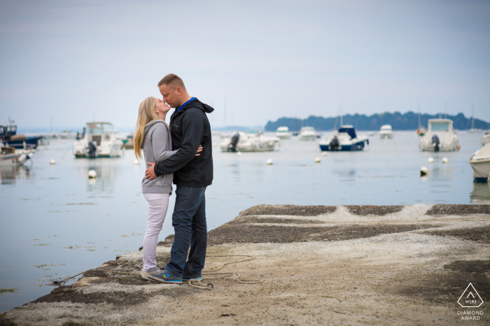 La Trinité sur Mer - Britanny Foggy shooting for an artistic engagement portrait La Trinité sur Mer - Britanny Foggy shooting for an artistic engagement portrait