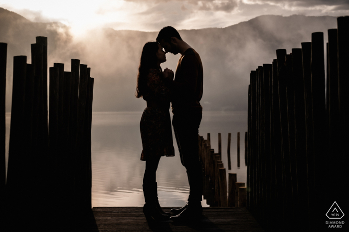 Auvergne-Rhône-Alpes, Frankreich Mini-Strandfotografie vor dem Hochzeitstagspaar am Wasser