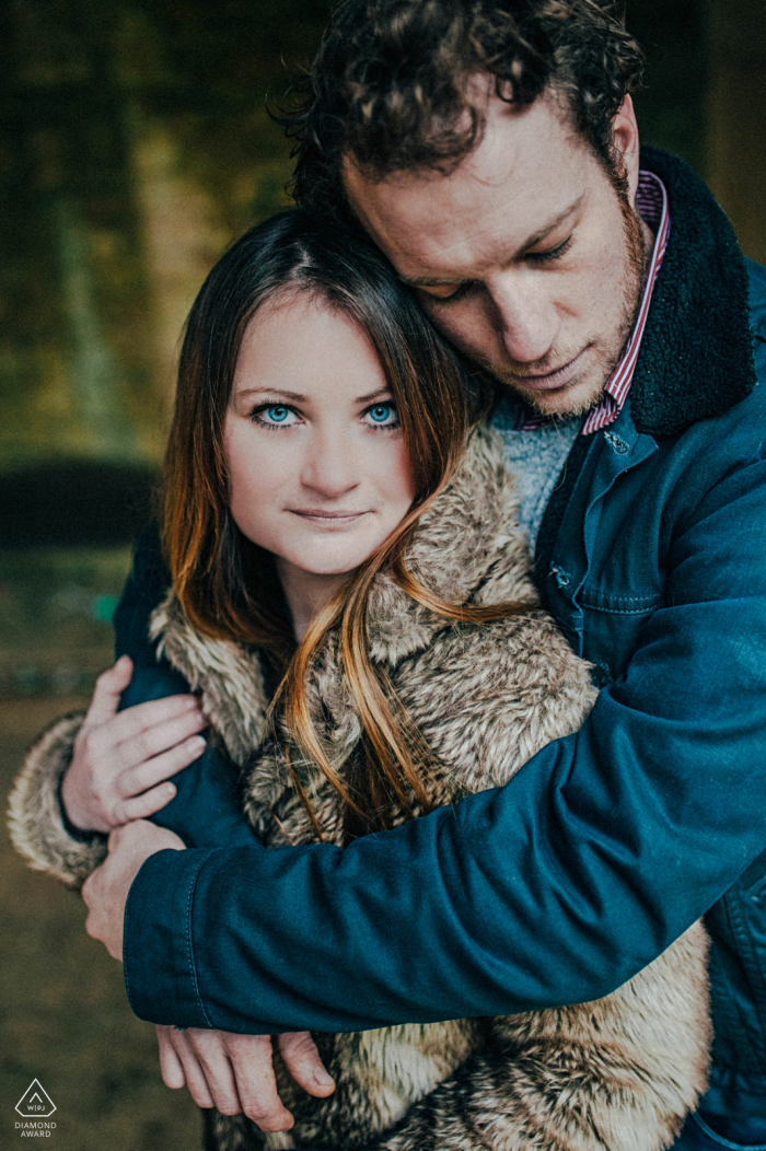 Cirencester Park mini embracing couple photo session with a warm hug