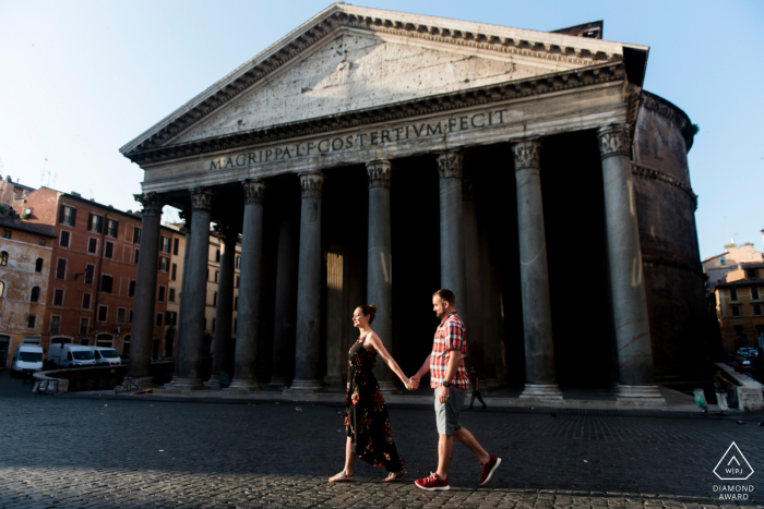 Pantheon, Rzym, mini miejska sesja zdjęciowa przed ślubem podczas spaceru wczesnym rankiem