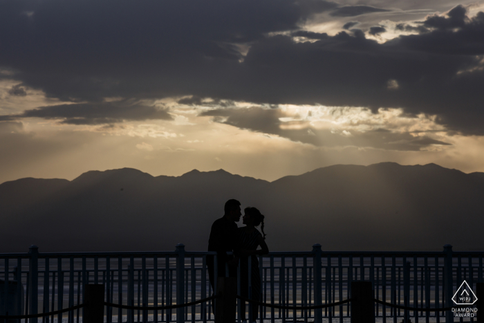 Qinghai micro sessão de fotos ao ar livre na montanha antes do dia do casamento com um pouco de amor na luz e nas sombras