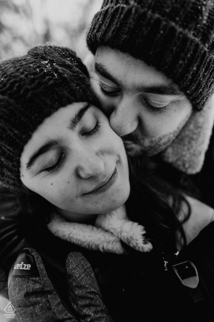 BW Winter portrait session in Paris with some warm intimate hugs BW Winter portrait session in Paris with some warm intimate hugs