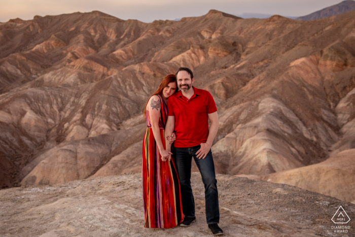 Die Hügel des Death Valley National Park vor der Hochzeit, ein Sonnenuntergang am Zabrieske Point