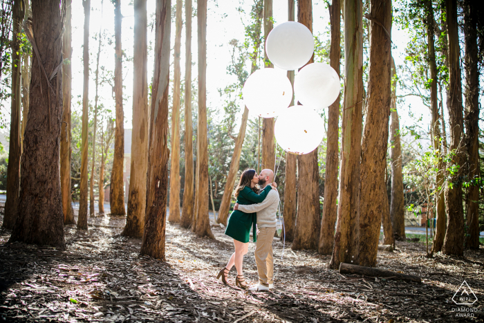 Lover's Lane, retrato de casal em São Francisco na floresta em uma trilha sinuosa