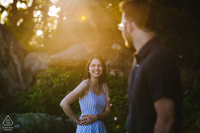 Quincy - image pré-mariage du Massachusetts à l'heure d'or dans la chaude lumière du soleil