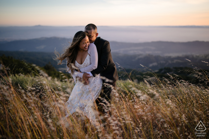 Casal de San Jose pré-casamento em campo aberto