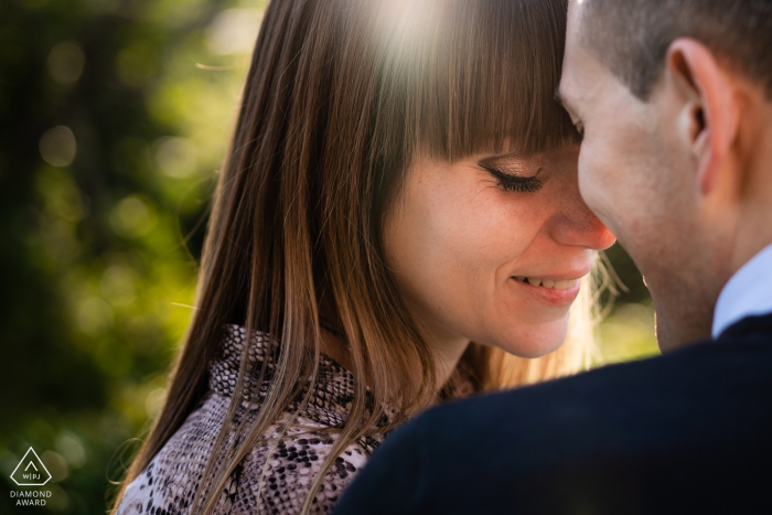 Retrato de casal de Trieste antes do casamento mostrando seu amor e devoção íntimos