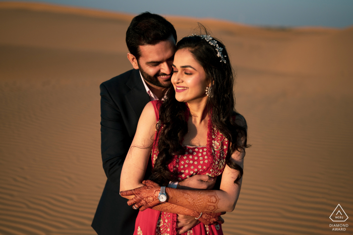 Jaisalmer engaged couple picture session in India in the warm desert sand dunes