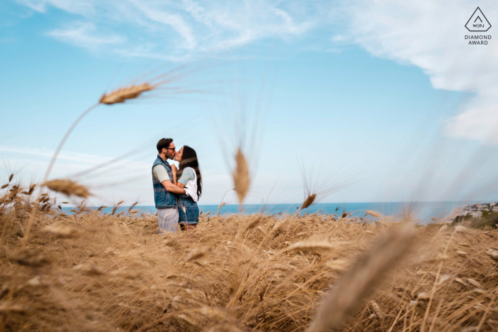 Numana couple engagement pic session during a walk in the rural farm field