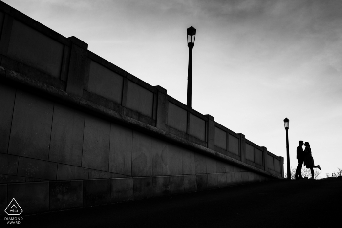 Luxembourg Fine Art Engagement Baiser noir et blanc, seul dans la rue