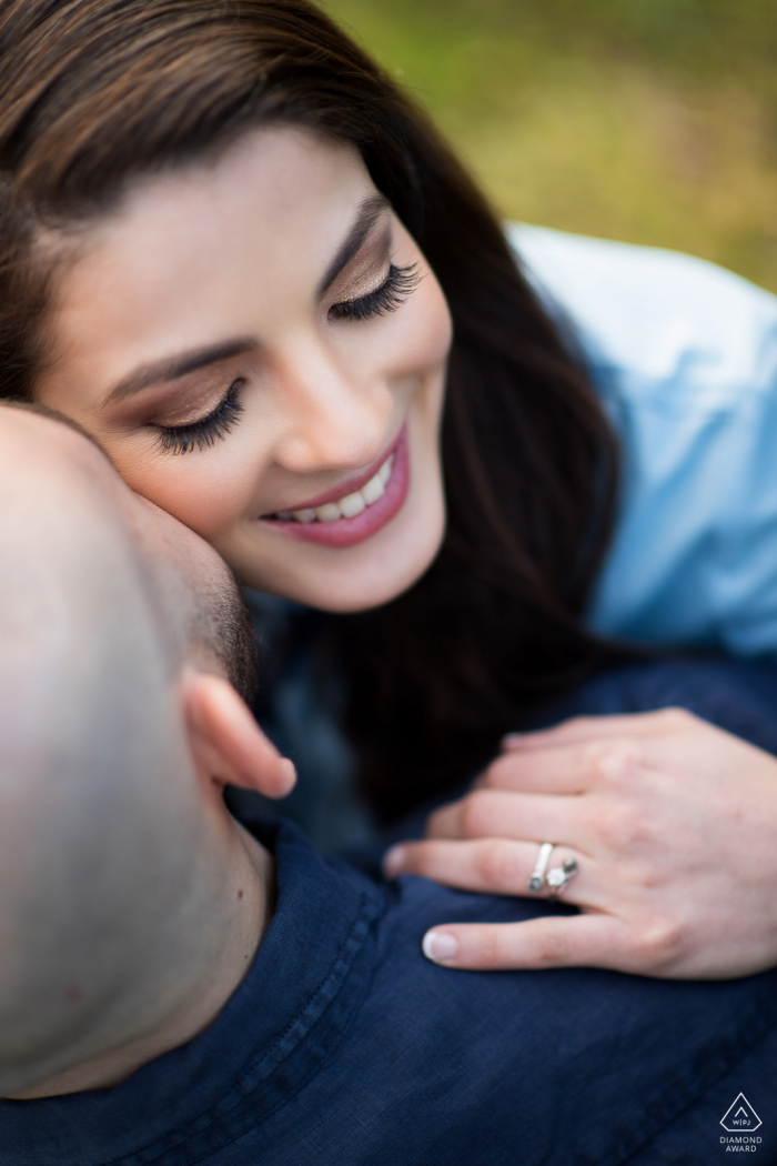 Doka State, Alajuela portrait e-session d'un moment intime entre un couple