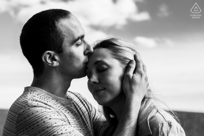 Colline de Sion portrait e-session with A lovely couple at the top of mountain