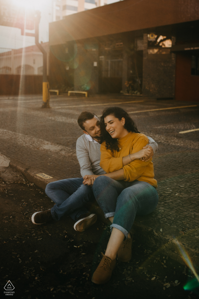 PR True Love Pre-Wedding Portrait Session in Cascavel showing a couple can have love anywhere