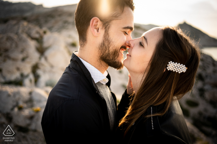 True Love Pre-Wedding Portrait Session in Marseille showing a couple kissing as the sun rises at the creeks