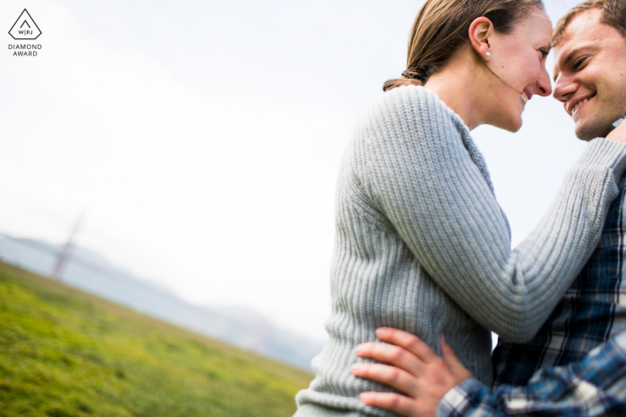 Bay Area couple e-session in San Francisco with some Sweet, sweet love in a foggy park