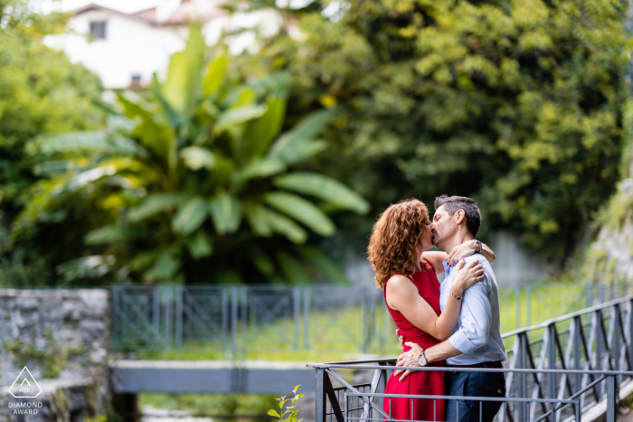 A Friuli-Venezia Giulia Wedding, Elopement, and Engagement Photographer created this creative, urban portrait of this Udine couple at Cividale del Friuli capturing them kissing on a footbridge