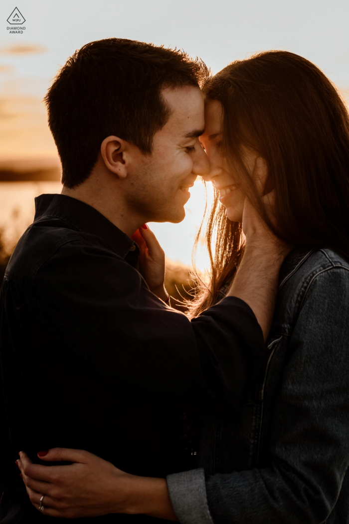 Montpellier lifestyle couples portraits session in France with an intimate, private embrace at sunset Montpellier lifestyle couples portraits session in France with an intimate, private embrace at sunset