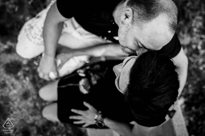 Pomysł na zdjęcie ogłoszenia zaręczynowego Tarna z kilkoma BW Whispers we Francji Pomysł na zdjęcie ogłoszenia zaręczynowego Tarna z kilkoma BW Whispers we Francji