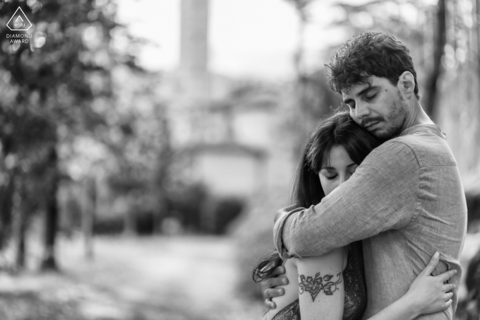 Desde el Parque del castillo de Schio Vicenza Italia, un retrato íntimo de la pareja