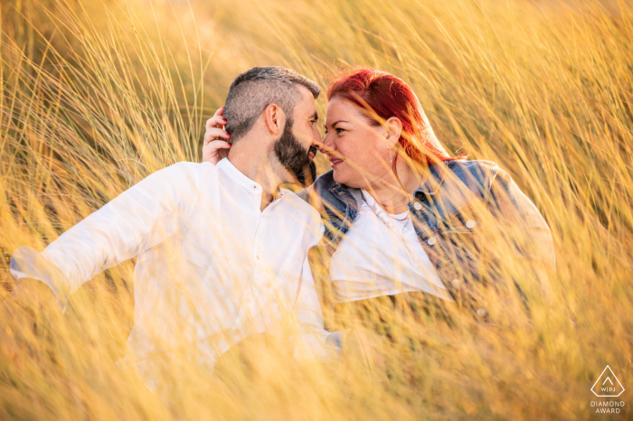 In Plage de Ouistreham, a hug in the grass during an outdoor portrait shoot