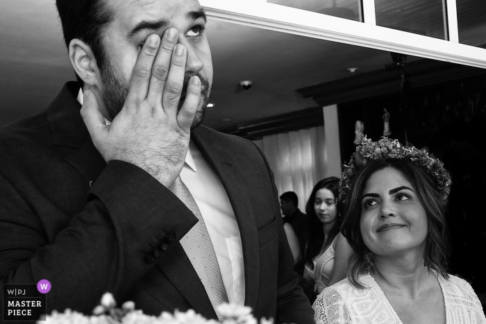 Photo: <a href="https://www.wpja.com/contests/2018-v01-photography-competition/best-wedding-photographers/2174376"> Claudia Amorim - Goiânia Goias </a> Le marié de Goiania commence à être ému lors de la cérémonie de mariage