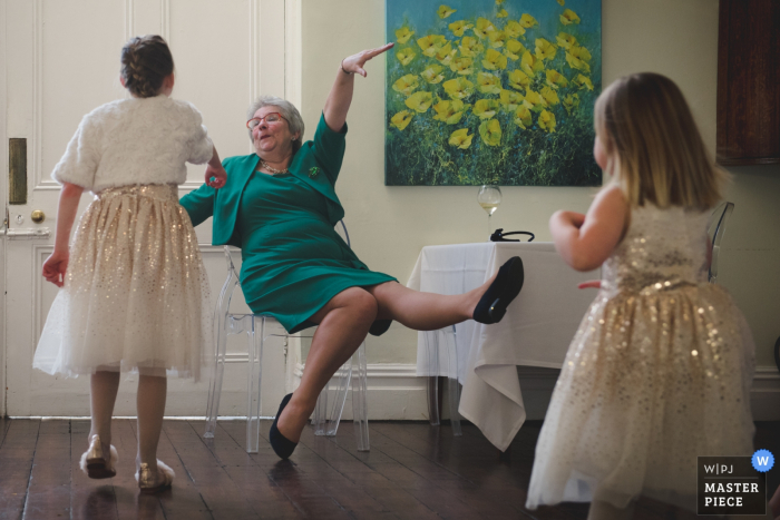 Foto door: <a href="https://www.wpja.com/contests/2018-v02-photography-competition/best-wedding-photographers/2180711"> Nick Brightman - Wolverhampton West Midlands </a> Gasten met plezier op de bruiloft in het St Johns House, Lichfield
