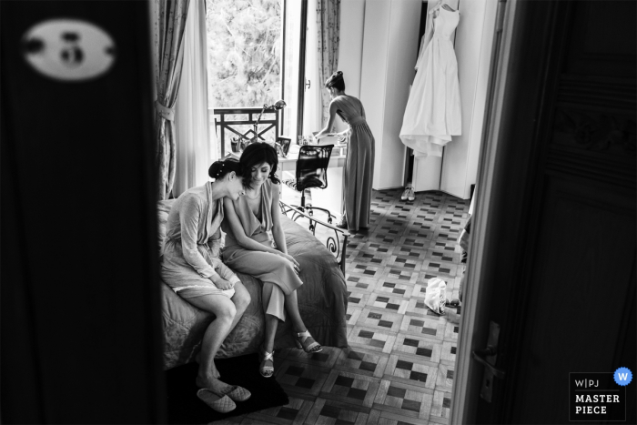 Foto por: <a href="https://www.wpja.com/contests/2018-v04-photography-competition/best-wedding-photographers/2190681"> Matteo Reni - Busto Arsizio Varese </a> Italia damas de honor agotadas antes de la boda
