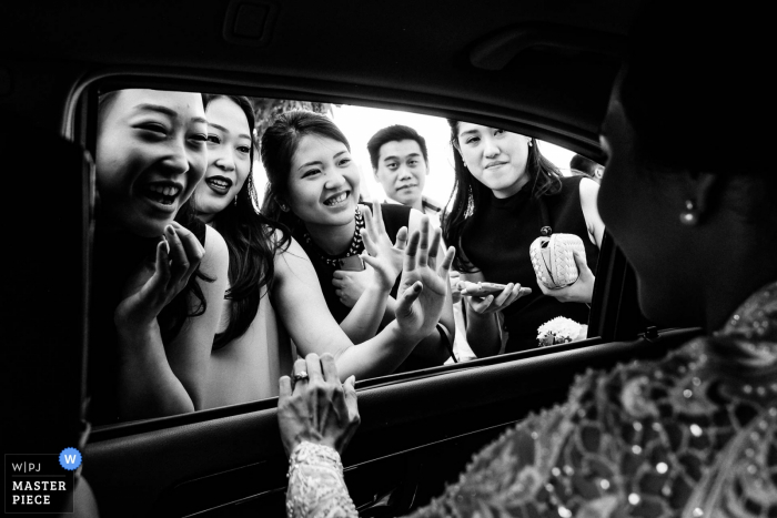 Photo by: <a href="https://www.wpja.com/contests/2018-v04-photography-competition/best-wedding-photographers/2192666">Rocio Vega Roa - Ponferrada Leon</a> Bali bride waves to guests from in the car after the wedding at the Ayana Resort