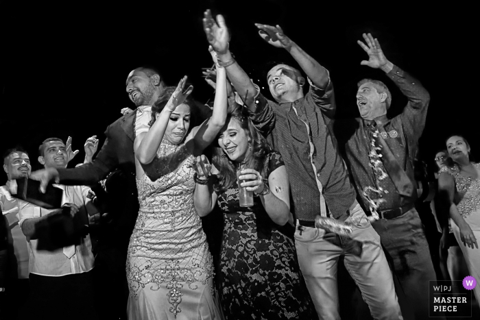 Goiania guests party with the bride and groom at the wedding reception 