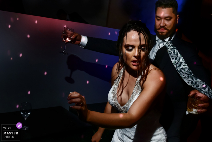 Picture of the bride and groom dancing hard at their Goiânia wedding reception.