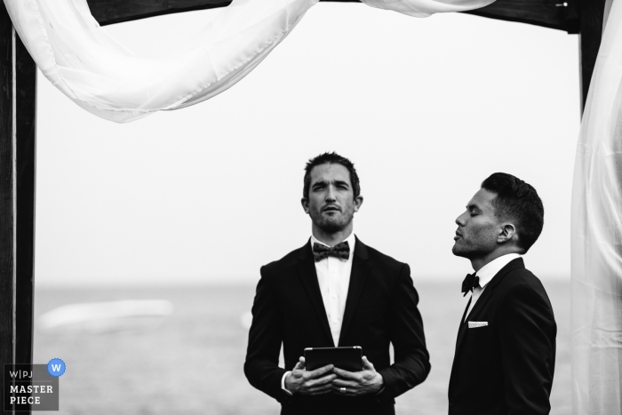 Photo: <a href="https://www.wpja.com/contests/2018-v11/best-wedding-photographers/2258611"> Nicky Byrnes - Carnelian Bay en Californie </a> Tahoe City, Californie Photo du mariage de l'époux qui attend la mariée pendant la cérémonie en plein air.
