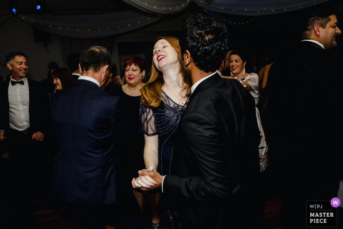 Foto por: <a href="https://www.wpja.com/contests/2018-v12/best-wedding-photographers/2274091"> Dean Dampney - Lake Tabourie New South Wales </a> Celebración de la pista de baile en NSW