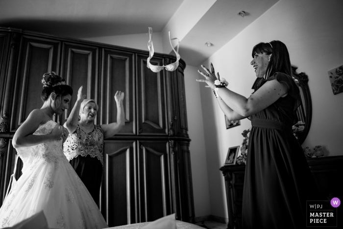 Photo by: <a href="https://www.wpja.com/contests/2018-v13/best-wedding-photographers/2286276">Pasquale Minniti - Reggio Calabria</a> Wedding Photojournalist for brides in Reggio Calabria