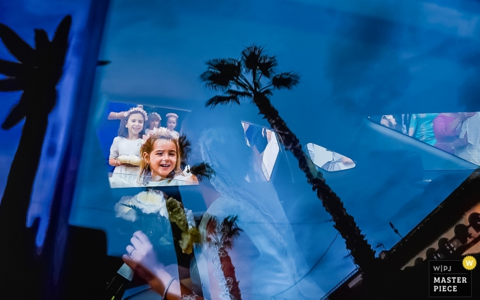 Photo by: <a href="https://www.wpja.com/contests/2018-v15/best-wedding-photographers/2306431">Eduardo Blanco - Águilas Murcia</a> Flower girls at the wedding talk to the bride still seated in the back of the limousine at the church In Spain