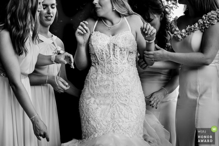 Photo: <a href="https://www.wpja.com/contests/2018-v16-photography-competition/best-wedding-photographers/2324856"> Rosa Engel - Aix-la-Chapelle Nordrhein-Westfalen </a> Aachen photo de mariage des détails de la mariée et demoiselles d'honneur utiles