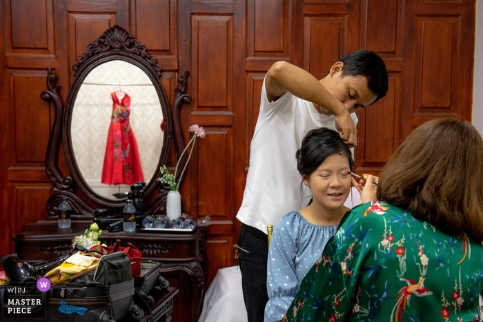 Photo by: <a href="https://www.wpja.com/contests/2018-v16/best-wedding-photographers/2325421">Vutiporn Supanish - Bangkok Bangkok</a> Documentary wedding photograph at Nonthaburi getting ready session for the women