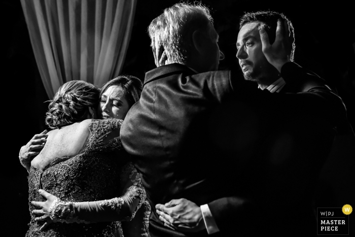  Valinhos wedding photo of the bride and groom hugging their parents | wedding photograph in black-and-white