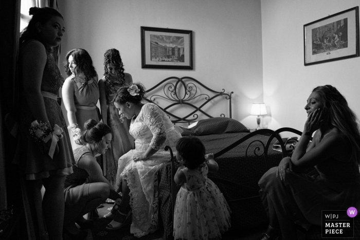 Photo by: <a href="https://www.wpja.com/contests/2018-v18/best-wedding-photographers/2356506">Maurizio Gjivovich - Ivrea Torino</a> bride getting ready in black and white photo from villa Soleil TO