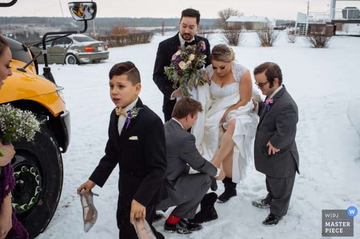 Photo by: <a href="https://www.wpja.com/contests/2018-v18/best-wedding-photographers/2363096">Dorota Karpowicz - Edmonton Alberta</a> Wedding shoot with Alberta couple outside in the snow with school bus