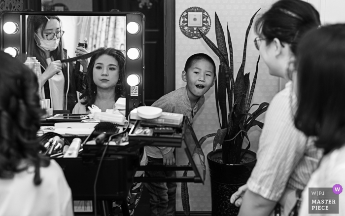 Photo by: <a href="https://www.wpja.com/contests/2018-v19/best-wedding-photographers/2374456">Lei Zhao - Weinan City </a> a boy looks at the beautiful bride curiously in Lintong District, Shaanxi Province, China.