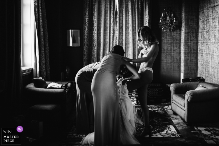 Foto von: <a href="https://www.wpja.com/contests/2018-v19/best-wedding-photographers/2377581"> Francesco Gravina - Castellaneta, Taranto </a> Hochzeitsfotograf Rom | Braut immer bereit und in ihr Kleid